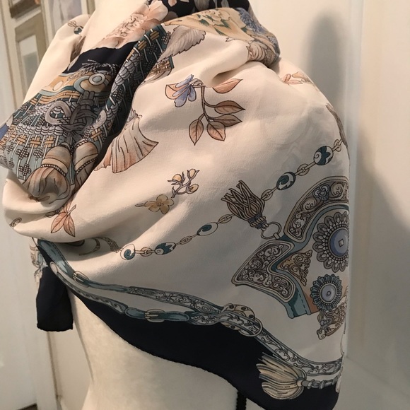 S O L D 100% ITALIAN SILK SCARF WRAP BEAUTIFUL COLORS - Picture 4 of 7